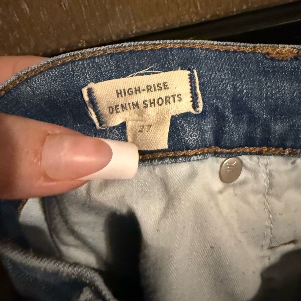 Madewell High-Rise Denim Shorts in Burke Wash: Button-Front Edition - Picture 6 of 6